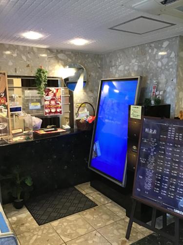 a counter with a blue screen in a restaurant at ホテルルミエール in Narashino