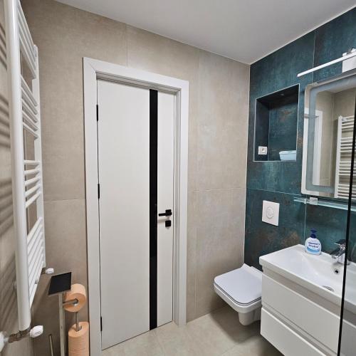 a bathroom with a toilet and a sink at Apartament Zorilor in Moineşti