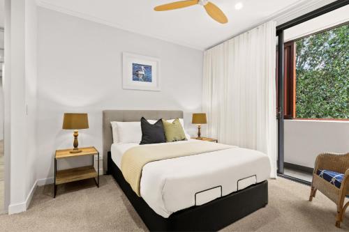Katil atau katil-katil dalam bilik di Surry Hills Charmer l 1 Bedroom Apartment