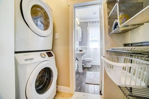 a laundry room with a washer and dryer at Southtown Downtown Home Walk to Riverwalk in San Antonio
