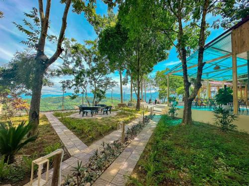 Vườn quanh Dâu Homestay