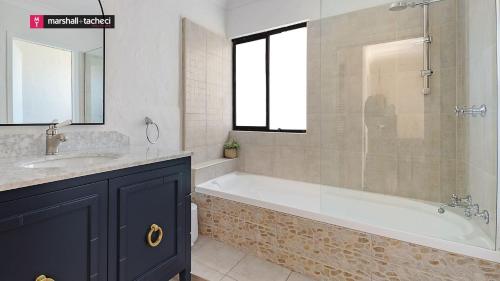 Koupelna v ubytování What A View Unit4 120 Lamont St Bermagui Holiday Unit