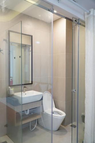 a bathroom with a toilet and a sink and a shower at HOTEL HOA HUỲNH in Ho Chi Minh City