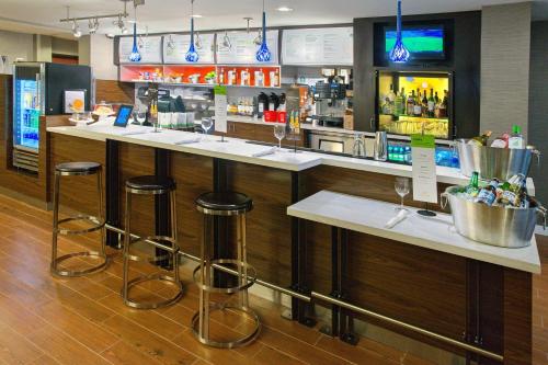 Loungen eller baren på Courtyard by Marriott Montgomery Prattville