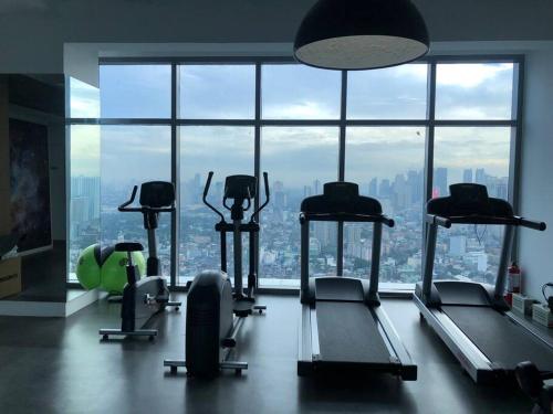 Γυμναστήριο ή/και όργανα γυμναστικής στο Aveline Suites Aesthetic Skydeck View ACQUA Private Residences near Rockwell Makati