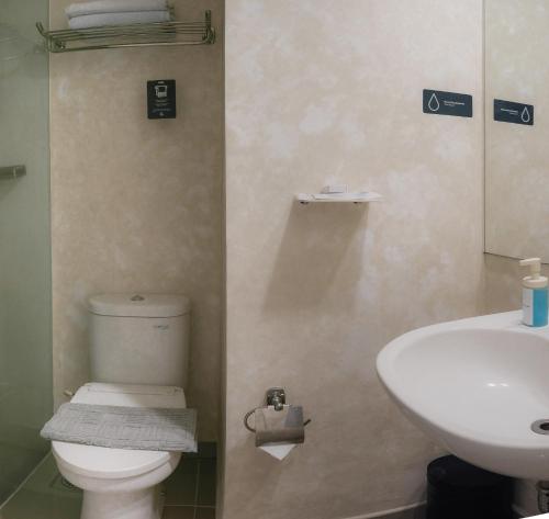 Ένα μπάνιο στο The Win Hotel Surabaya