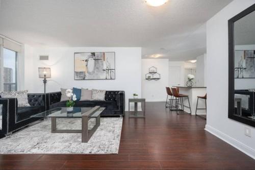 Spacious 2 Bedroom 2 Bath Condo Square One – Photos 2