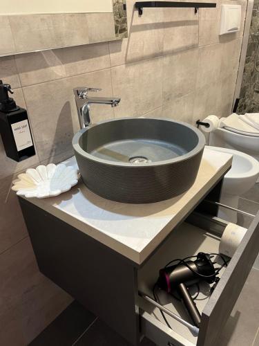 a bathroom with a large sink on a counter at Casa Stewart - Ponente in Geremèas