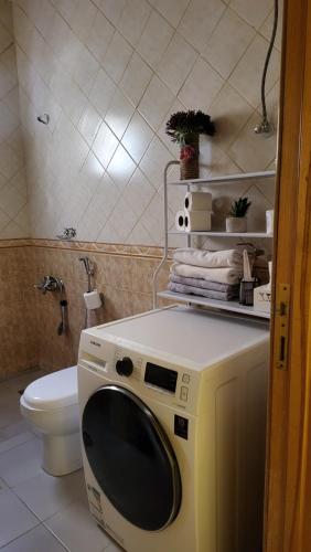 a bathroom with a washing machine and a toilet at شقة كبيرة عائلية VIP حي الوادي in Riyadh