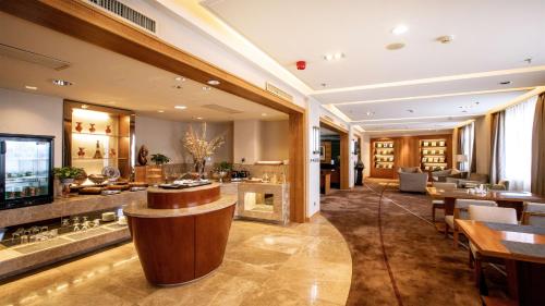a lobby of a hotel with a bar and tables at Holiday Inn Mudanjiang by IHG in Mudanjiang