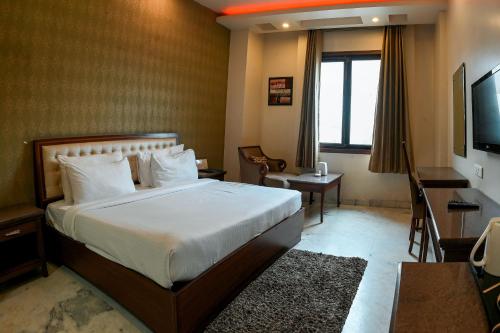 TV a/nebo společenská místnost v ubytování Hotel Leela Grande