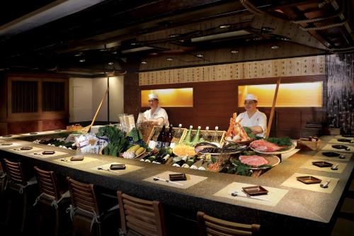 ホテルの敷地内または近くでの食事または食べ物