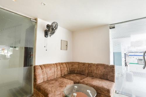 Χώρος καθιστικού στο FabHotel DPS International
