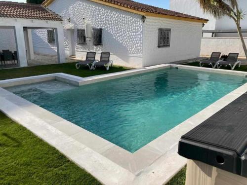 Villa Barbara mit großem Pool, ACs, Jacuzzi und strandnah