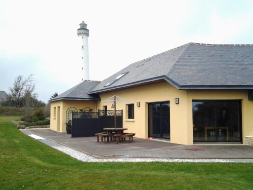 Foto Le Phare de Trézien - Proche plage 1