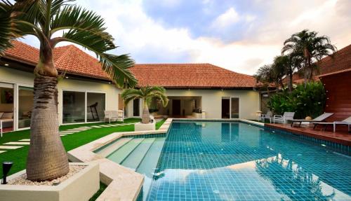 Fotografie z fotogalerie ubytování Pattaya Jomtien large pool 6 bed 5 bath villa v destinaci Jomtien pláž