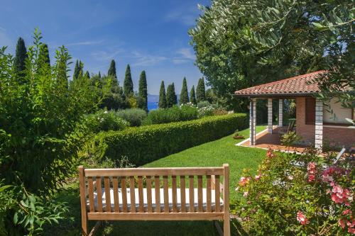 Κήπος έξω από το Villa Irene In Bardolino