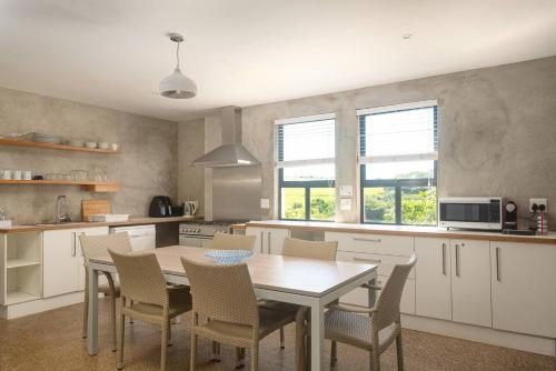 a kitchen with a table and chairs in it at Refined 3 Bedroom Apartment Princes Grant in Blythedale