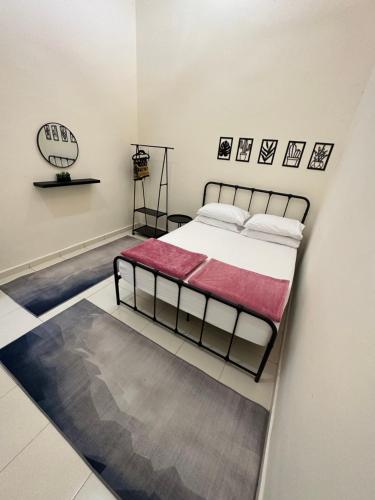 Postel nebo postele na pokoji v ubytování CassaNeyna Homestay Kuantan