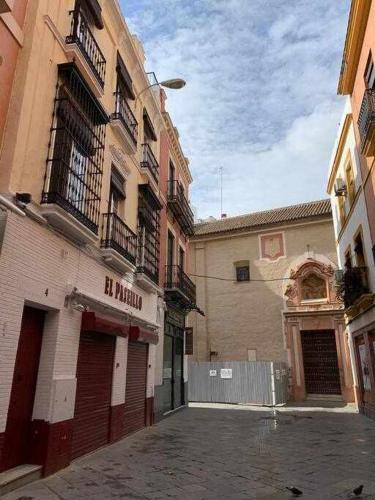 Casa palacio del siglo XVIII en centro Sevilla.