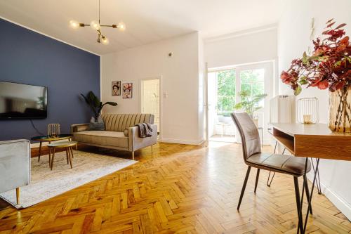 TV a/nebo společenská místnost v ubytování Altbauwohnung im Zentrum Bocholts