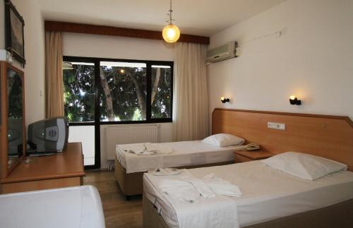 A bed or beds in a room at Goren Hotel