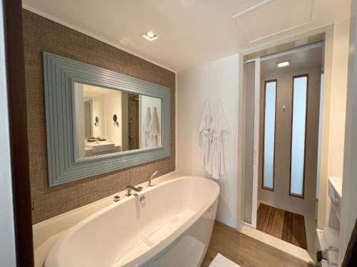 Veranda Resort & Villas Hua Hin Cha Amにあるバスルーム