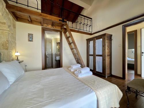 Кровать или кровати в номере Villa Avra Vrisses Crete