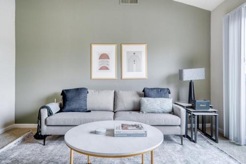 Φωτογραφία από το άλμπουμ του Foster City 2br w gym pool wd nr shops SFO-1293 σε Belmont