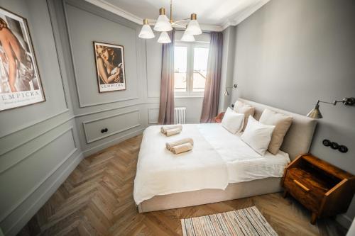 Królewska Deluxe Comfy Apartment by BookingHost