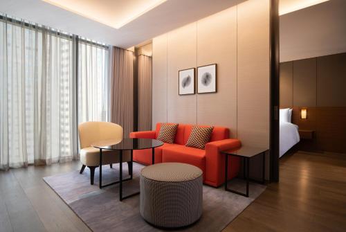 Posezení v ubytování Courtyard by Marriott Suwon