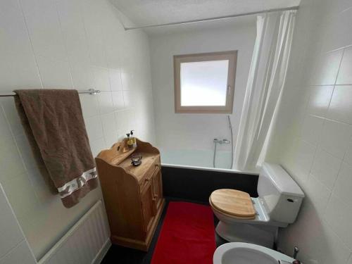 a bathroom with a toilet and a sink at Appartement - Villars Sur Ollon in Villars-sur-Ollon