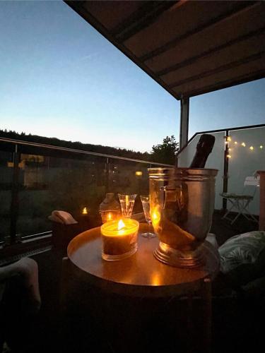 Un balcón o terraza en Eifelsuiten - Suiten mit Sauna, Kamin und Balkon in der Vulkaneifel - Kerpen Loogh