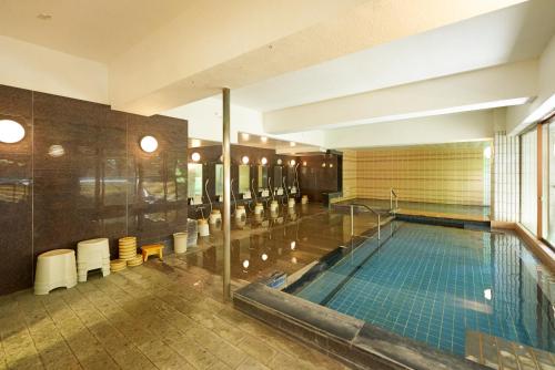 a large swimming pool in a building at Hakone Yumoto hotel in Hakone