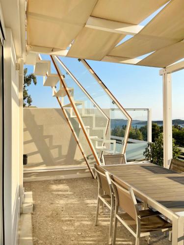 Blue Bay Vouliagmeni Luxury Apartment