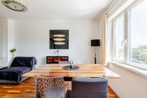 a living room with a wooden table and chairs at Apartment Untere Donaustrasse in Vienna