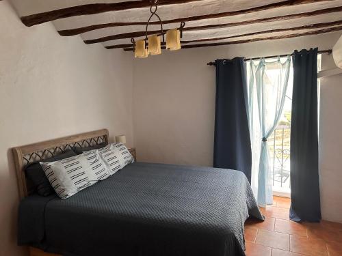 a bedroom with a bed and a window at El Portal de Moratalla in Moratalla