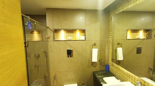 a bathroom with a shower and a sink at Mountain Retreat Kodai in Kodaikānāl