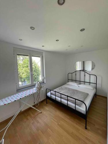 Ένα ή περισσότερα κρεβάτια σε δωμάτιο στο Moderne Wohnung in der nähe vom Parndorf Outlet!