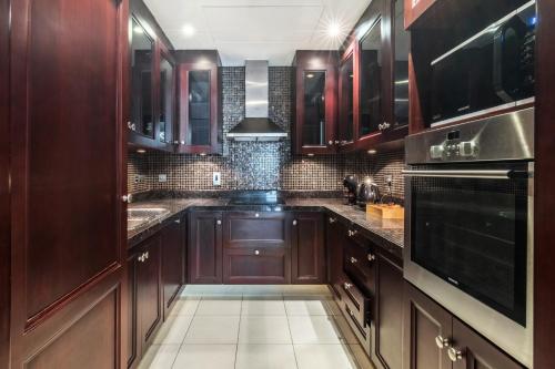 Kuchyň nebo kuchyňský kout v ubytování Stylish 1-bedroom Downtown Dubai