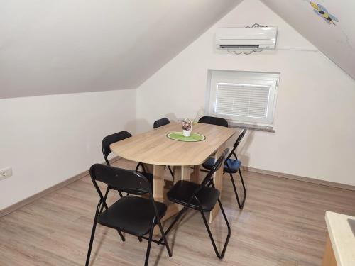 Gambar di galeri bagi Apartment Jelovca - in the attic di Radovljica