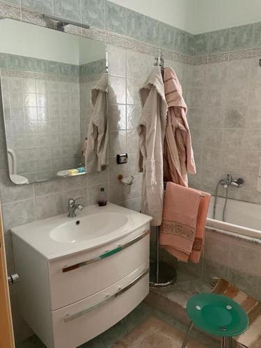 a bathroom with a sink and a bath tub at Casa Appennini in Licata