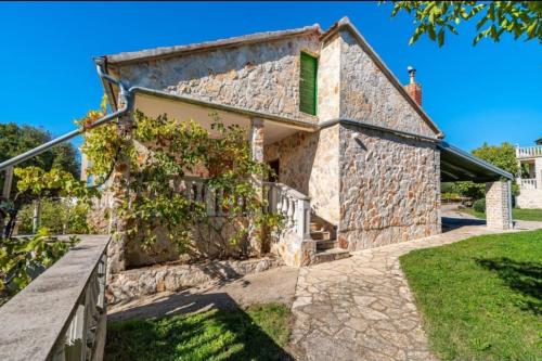 a stone house with a pathway leading up to a building at Villa Irina in Poličnik