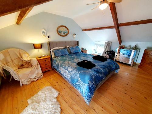 Postel nebo postele na pokoji v ubytování Cute Quirky Cottage