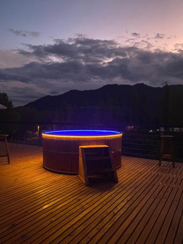 Pemandangan gunung umum atau pemandangan gunung yang diambil dari lodge