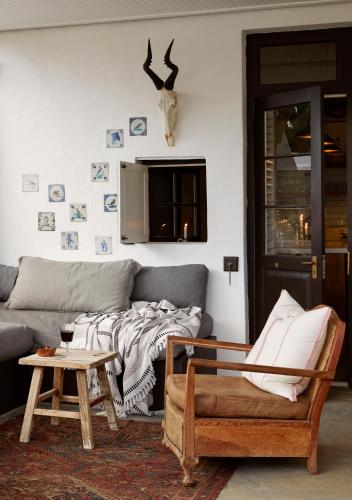 a living room with a couch and a table at Mukti in Nieu-Bethesda