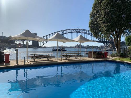 Der Swimmingpool an oder in der Nähe von Harbourside