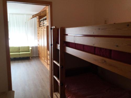 a room with a bunk bed and a mirror at Alpenwohnanlage Fewo La Rotonda in Grassau