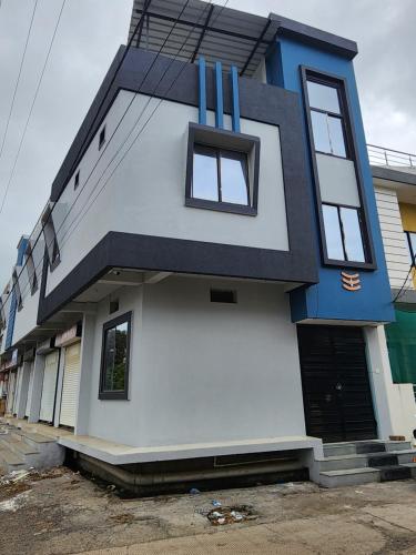 Το κτήριο όπου στεγάζεται  το δωμάτιο σε οικογενειακή κατοικία