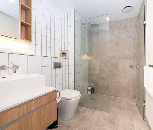 a bathroom with a toilet and a sink and a shower at Calming Urban Oasis in Melbourne